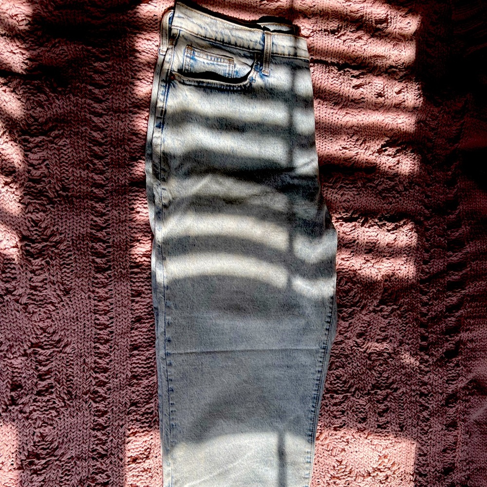 Cute and classy mom jeans!